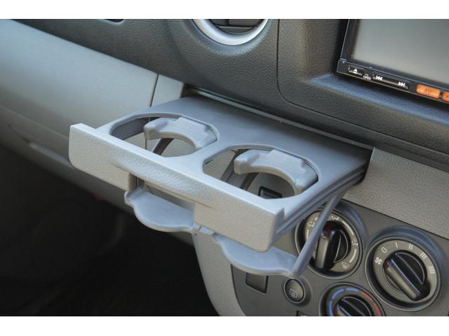 NV350キャラバンバン ロングDXターボ 4WD ディーゼルターボ 低床 リアヒーター プライバシーガラス 両側スライドドア Bluetooth対応純正メモリーナビ ハンズフリー バックカメラ キーレス 社外ブラックホイールキャップ(31枚目)