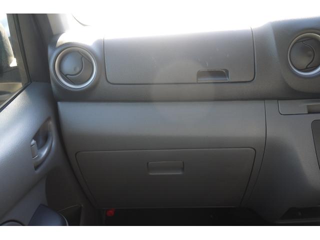 NV350キャラバンバン ロングDXターボ 4WD ディーゼルターボ 低床 リアヒーター プライバシーガラス 両側スライドドア Bluetooth対応純正メモリーナビ ハンズフリー バックカメラ キーレス 社外ブラックホイールキャップ(32枚目)