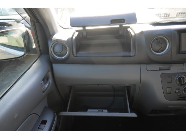 NV350キャラバンバン ロングDXターボ 4WD ディーゼルターボ 低床 リアヒーター プライバシーガラス 両側スライドドア Bluetooth対応純正メモリーナビ ハンズフリー バックカメラ キーレス 社外ブラックホイールキャップ(33枚目)