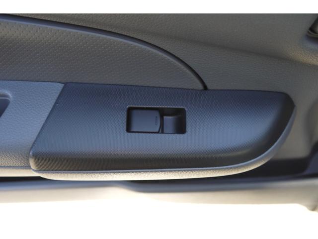 NV350キャラバンバン ロングDXターボ 4WD ディーゼルターボ 低床 リアヒーター プライバシーガラス 両側スライドドア Bluetooth対応純正メモリーナビ ハンズフリー バックカメラ キーレス 社外ブラックホイールキャップ(35枚目)