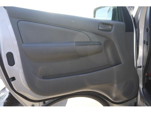 NV350キャラバンバン ロングDXターボ 4WD ディーゼルターボ 低床 リアヒーター プライバシーガラス 両側スライドドア Bluetooth対応純正メモリーナビ ハンズフリー バックカメラ キーレス 社外ブラックホイールキャップ(36枚目)