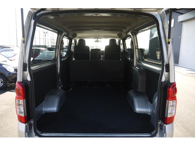 NV350キャラバンバン ロングDXターボ 4WD ディーゼルターボ 低床 リアヒーター プライバシーガラス 両側スライドドア Bluetooth対応純正メモリーナビ ハンズフリー バックカメラ キーレス 社外ブラックホイールキャップ(42枚目)