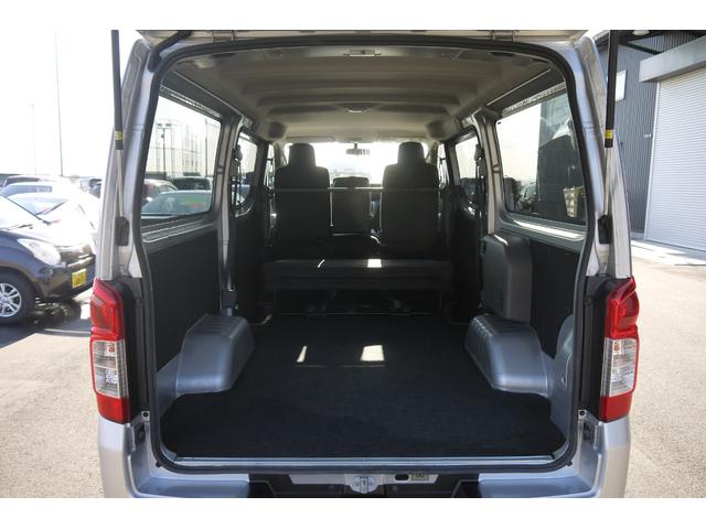 NV350キャラバンバン ロングDXターボ 4WD ディーゼルターボ 低床 リアヒーター プライバシーガラス 両側スライドドア Bluetooth対応純正メモリーナビ ハンズフリー バックカメラ キーレス 社外ブラックホイールキャップ(43枚目)