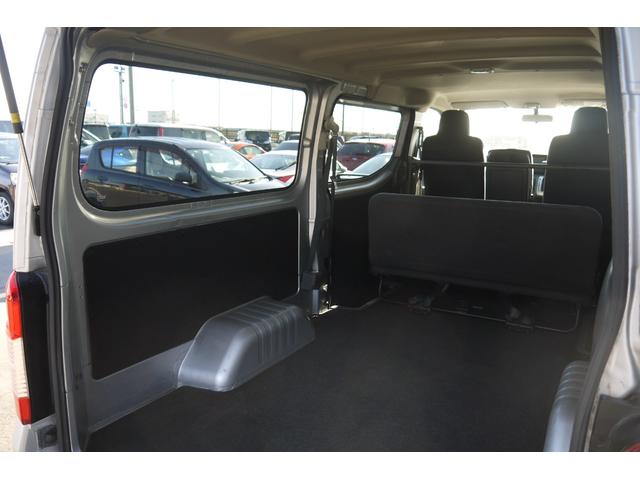 NV350キャラバンバン ロングDXターボ 4WD ディーゼルターボ 低床 リアヒーター プライバシーガラス 両側スライドドア Bluetooth対応純正メモリーナビ ハンズフリー バックカメラ キーレス 社外ブラックホイールキャップ(44枚目)