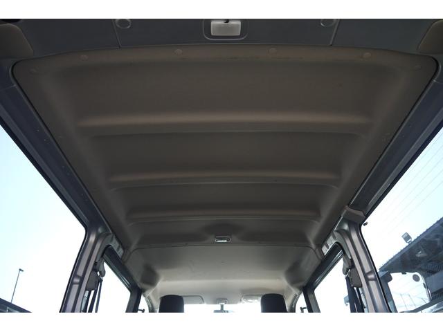 NV350キャラバンバン ロングDXターボ 4WD ディーゼルターボ 低床 リアヒーター プライバシーガラス 両側スライドドア Bluetooth対応純正メモリーナビ ハンズフリー バックカメラ キーレス 社外ブラックホイールキャップ(46枚目)