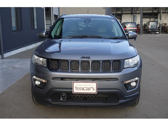 ジープ・コンパス ナイトイーグル　特別仕様車　ブラックルーフ　車線逸脱警報　Ｆ＆Ｒクリアランスソナー　Ｂｌｕｅｔｏｏｔｈ対応純正ナビ　ハーフレザーシート　レーダークルーズコントロール　左右独立温度調整　バックカメラ　ミラーヒーター（2枚目）