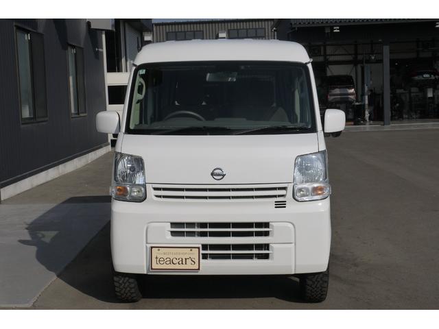 ＮＶ１００クリッパーバン ＧＸ　４ＷＤ　エマージェンシーブレーキ　ＬＥＤヘッドライト　Ｂｌｕｅｔｏｏｔｈ対応社外メモリーナビ　リアヒーター　オーバーヘッドシェルフ　社外１４インチアルミホイール　Ｍ／Ｔタイヤ　リフトアップ　ＥＴＣ（2枚目）