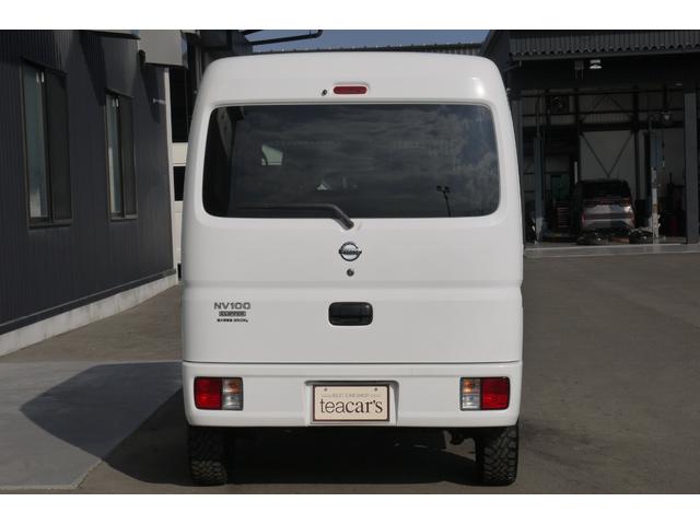 ＮＶ１００クリッパーバン ＧＸ　４ＷＤ　エマージェンシーブレーキ　ＬＥＤヘッドライト　Ｂｌｕｅｔｏｏｔｈ対応社外メモリーナビ　リアヒーター　オーバーヘッドシェルフ　社外１４インチアルミホイール　Ｍ／Ｔタイヤ　リフトアップ　ＥＴＣ（3枚目）