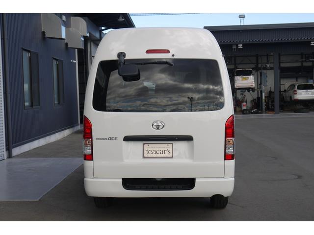 レジアスエースバン ロングＤＸ　ハイルーフ　４ＷＤ　後期モデル　ディーゼルターボ　車いす仕様車　Ｂタイプ１０人乗り　車いす電動スライドリフト付　車いす固定装置２脚　左スライドドア連動オートサイドステップ　リアヒーター　リモコンキー（3枚目）