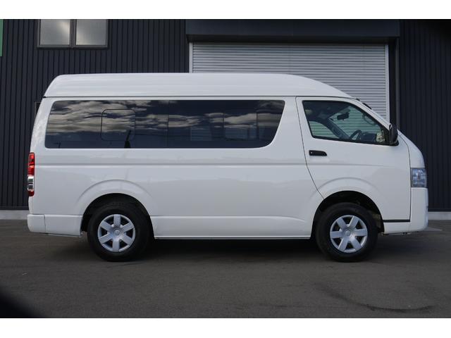 レジアスエースバン ロングＤＸ　ハイルーフ　４ＷＤ　後期モデル　ディーゼルターボ　車いす仕様車　Ｂタイプ１０人乗り　車いす電動スライドリフト付　車いす固定装置２脚　左スライドドア連動オートサイドステップ　リアヒーター　リモコンキー（7枚目）