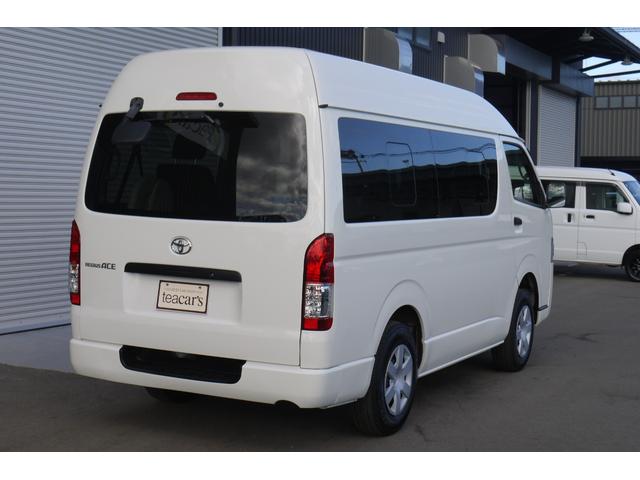 レジアスエースバン ロングＤＸ　ハイルーフ　４ＷＤ　後期モデル　ディーゼルターボ　車いす仕様車　Ｂタイプ１０人乗り　車いす電動スライドリフト付　車いす固定装置２脚　左スライドドア連動オートサイドステップ　リアヒーター　リモコンキー（8枚目）