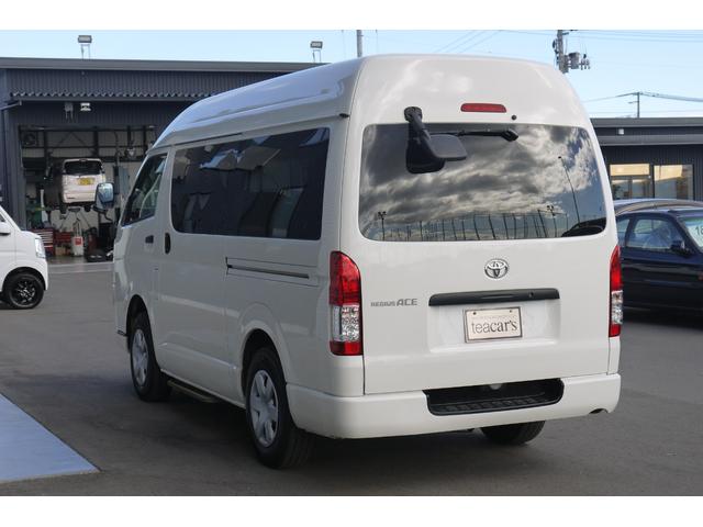 レジアスエースバン ロングＤＸ　ハイルーフ　４ＷＤ　後期モデル　ディーゼルターボ　車いす仕様車　Ｂタイプ１０人乗り　車いす電動スライドリフト付　車いす固定装置２脚　左スライドドア連動オートサイドステップ　リアヒーター　リモコンキー（9枚目）