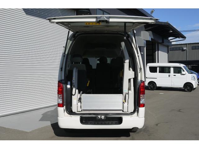 レジアスエースバン ロングＤＸ　ハイルーフ　４ＷＤ　後期モデル　ディーゼルターボ　車いす仕様車　Ｂタイプ１０人乗り　車いす電動スライドリフト付　車いす固定装置２脚　左スライドドア連動オートサイドステップ　リアヒーター　リモコンキー（12枚目）
