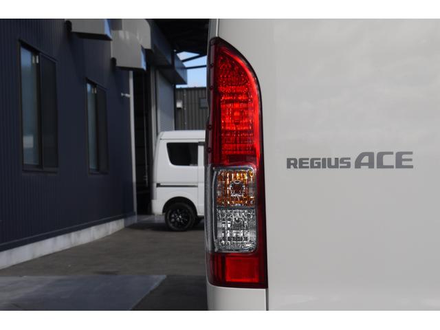 レジアスエースバン ロングＤＸ　ハイルーフ　４ＷＤ　後期モデル　ディーゼルターボ　車いす仕様車　Ｂタイプ１０人乗り　車いす電動スライドリフト付　車いす固定装置２脚　左スライドドア連動オートサイドステップ　リアヒーター　リモコンキー（17枚目）