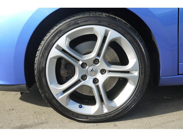 閖上東地区にございます！大型展示場、整備工場も併設しております。緑色のティーカーズ看板が目印です！