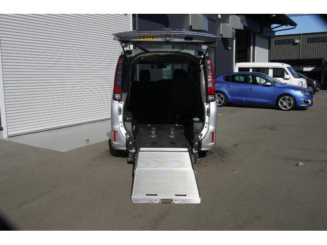 エスクァイア Ｘｉ　４ＷＤ　セーフティセンス　車いす仕様車スロープタイプ１　車いす固定装置２脚　両側パワースライドドア　フロントクリアランスソナー　Ｂｌｕｅｔｏｏｔｈ対応純正メモリーナビ　左右独立温度調整オートエアコン（2枚目）