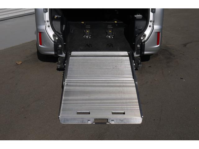 エスクァイア Ｘｉ　４ＷＤ　セーフティセンス　車いす仕様車スロープタイプ１　車いす固定装置２脚　両側パワースライドドア　フロントクリアランスソナー　Ｂｌｕｅｔｏｏｔｈ対応純正メモリーナビ　左右独立温度調整オートエアコン（3枚目）