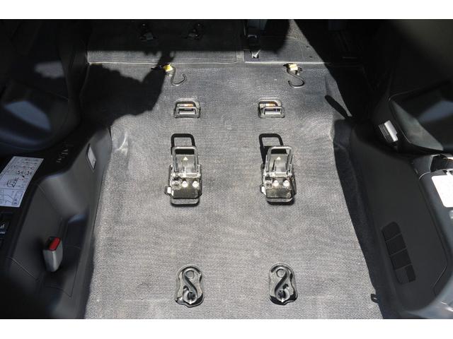 エスクァイア Ｘｉ　４ＷＤ　セーフティセンス　車いす仕様車スロープタイプ１　車いす固定装置２脚　両側パワースライドドア　フロントクリアランスソナー　Ｂｌｕｅｔｏｏｔｈ対応純正メモリーナビ　左右独立温度調整オートエアコン（6枚目）