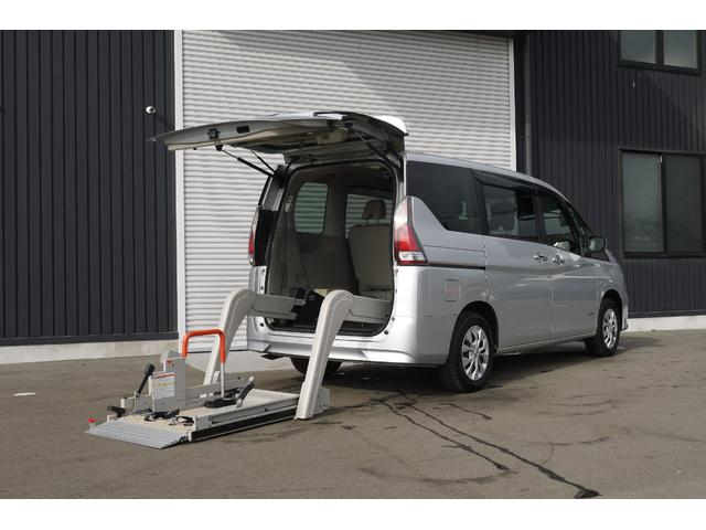 セレナ チェアキャブリフタータイプ 4WD 車いす仕様車 電動スライドリフト 固定装置1基 エマージェンシーブレーキ ハイブリッド 両側スライドドア クルーズコントロール オートエアコン リアエアコン オートライト バックカメラ(2枚目)