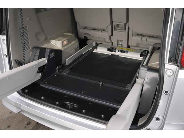 セレナ チェアキャブリフタータイプ 4WD 車いす仕様車 電動スライドリフト 固定装置1基 エマージェンシーブレーキ ハイブリッド 両側スライドドア クルーズコントロール オートエアコン リアエアコン オートライト バックカメラ(5枚目)