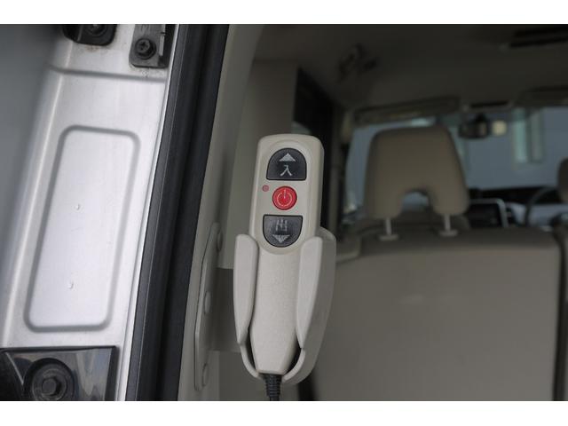 セレナ チェアキャブリフタータイプ 4WD 車いす仕様車 電動スライドリフト 固定装置1基 エマージェンシーブレーキ ハイブリッド 両側スライドドア クルーズコントロール オートエアコン リアエアコン オートライト バックカメラ(23枚目)