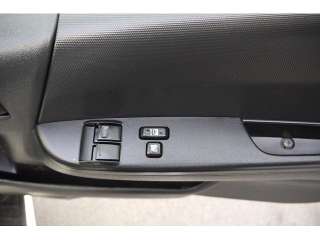 ハイエースバン ロングDX GLパッケージ 4WD ディーゼルターボ セーフティセンス 6人乗り 純正ルーフラック プライバシーガラス フロント&リアクリアランスソナー Bluetooth対応純正メモリーナビ オートライト バックカメラ ETC(16枚目)