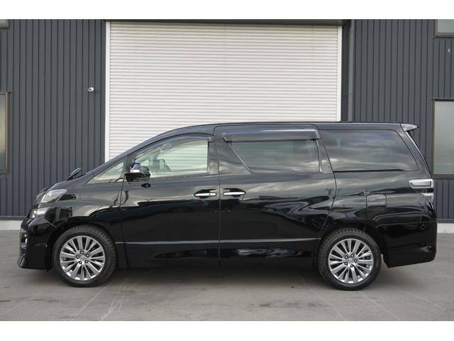 ヴェルファイア ２．４Ｚ　ゴールデンアイズＩＩ　４ＷＤ　７人乗り　フロント＆リアクリアランスソナー　リア電動ゲート　両側電動スライドドア　クルーズコントロール　９型メモリーナビ　クルーズコントロール　ナノイー付左右独立温度調整オートエアコン　ＥＴＣ（6枚目）