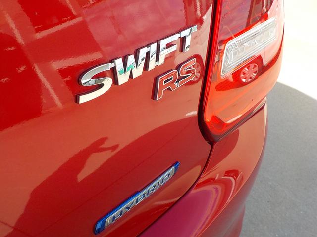 スイフト ＨＹＢＲＩＤ　ＲＳ　ＺＣ５３Ｓ．ＺＤ５３Ｓ　４ＷＤ　ナビ　オートライト　ナビ　プッシュスタート　シートヒーター　オートエアコン　スズキセーフティーサポート　４ＷＤ　衝突被害軽減システム　アイドリングストップ　横滑り防止機能　衝突安全ボディ　盗難防止システム（34枚目）