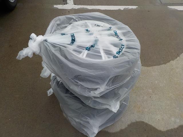 ���ÎԔ̔��ɂĒ��Õ��ʃ^�C���A���~�z�C�[���t���v���܂�