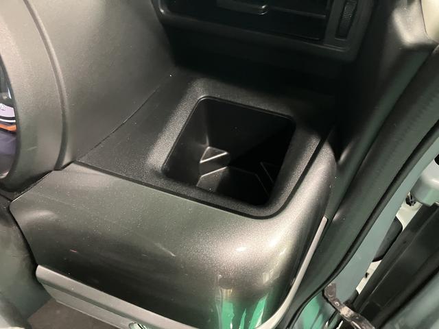 �h�A�g�����ɂ̓y�b�g�{�g�����[�|�P�b�g���������܂��B