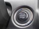 エンジンスタートはキーレスプッシュスタート式、リモコンキーが2つ付属いたします。