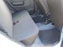 足もとには純正絨毯マットが装着