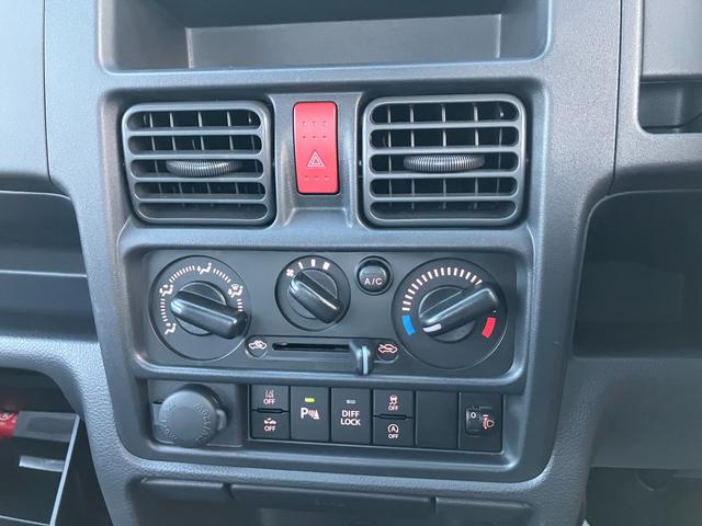 キャリイトラック ＫＣエアコン・パワステ農繁　４ＷＤ・５ＭＴ　ＡＭ・ＦＭラジオ　衝突被害軽減システム　４ＷＤ　オートライト（12枚目）