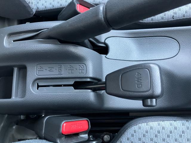 キャリイトラック ＫＣエアコン・パワステ農繁　４ＷＤ・５ＭＴ　ＡＭ・ＦＭラジオ　衝突被害軽減システム　４ＷＤ　オートライト（17枚目）