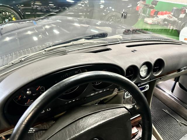 ＳＬ 　ハードトップ付き　Ｖ８　ＡＭＧバンパー　禁煙車　スマートキー　パワステ　革シート　スマートキー　ＥＴＣ付き　純正ホイール（23枚目）