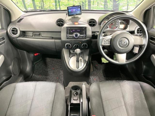 デミオ １３Ｃ－Ｖ　スマートエディション　禁煙車　ドライブレコーダー　ポータブルナビ　キーレスエントリー　電動格納ミラー　ＣＤオーディオ　プライバシーガラス　盗難防止装置　衝突安全ボディ　パワーウィンドウ（2枚目）