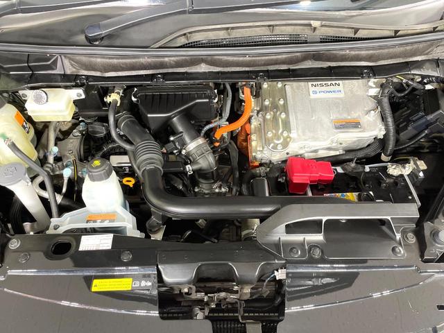 セレナ ｅ－パワー　ハイウェイスターＶ　両側電動スライド　純正１０型ナナビ　プロパイロット　禁煙車　ドラレコ　ＥＴＣ　ＬＥＤヘッド　オートライト　ブラインドスポットモニター　パーキングアシスト　リアオートエアコン　シートバックテーブル（19枚目）