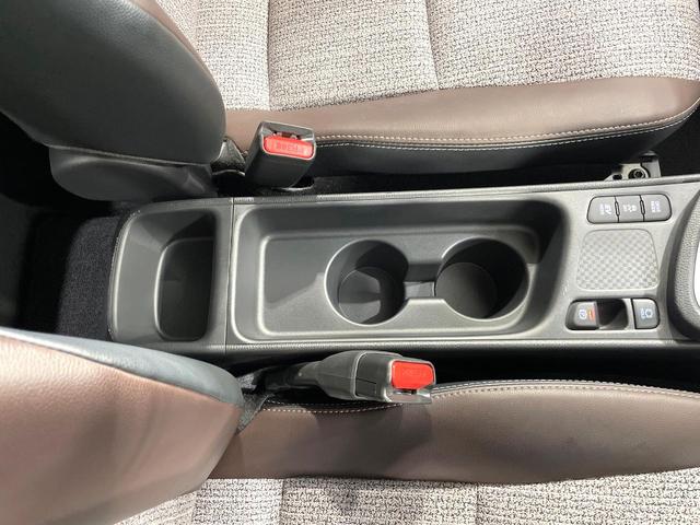 ヤリスクロス ハイブリッドＺ　純正８型ディスプレイ　衝突軽減　レーダクルーズコントロール　シートヒーター　バックカメラ　ドライブレコーダー　ＥＴＣ　パワーシート　ＬＥＤヘッド　純正１８インチアルミ　スマートキー　オートエアコン（36枚目）