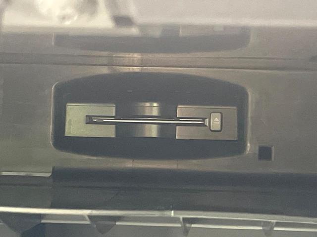 エクストレイル ２０Ｘｔｔ　４ＷＤ　純正ナビ　バックカメラ　禁煙車　シートヒーター　ルーフレール　スマートキー　ＨＩＤヘッドライト　ＥＴＣ　クルコン　オートライト　オートエアコン　純正１８インチＡＷ　ＣＤ再生　ＤＶＤ再生（6枚目）