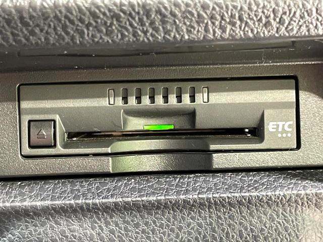 ヴォクシー ハイブリッドZS 煌III 純正10型ナビ 衝突軽減 両側電動スライド ETC シートヒーター LEDヘッド 純正16インチアルミ クルーズコントロール スマートキー オートエアコン 車線逸脱警報 ステアリングスイッチ(6枚目)