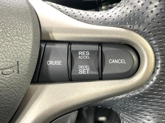 フィットハイブリッド スマートセレクション 純正ナビ バックカメラ ビルトインETC クルーズコントロール スマートキー オートエアコン 横滑り防止装置 電動格納ミラー ステアリングスイッチ シートリフター アームレスト 地デジ CD・DVD(6枚目)