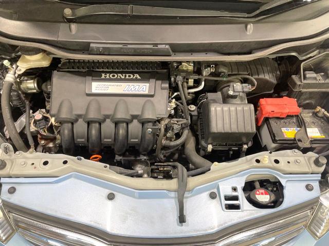 フィットハイブリッド スマートセレクション 純正ナビ バックカメラ ビルトインETC クルーズコントロール スマートキー オートエアコン 横滑り防止装置 電動格納ミラー ステアリングスイッチ シートリフター アームレスト 地デジ CD・DVD(18枚目)