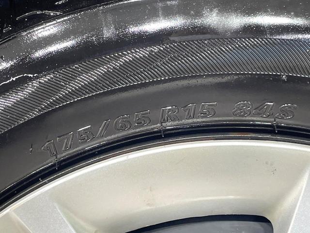 フィットハイブリッド スマートセレクション 純正ナビ バックカメラ ビルトインETC クルーズコントロール スマートキー オートエアコン 横滑り防止装置 電動格納ミラー ステアリングスイッチ シートリフター アームレスト 地デジ CD・DVD(30枚目)