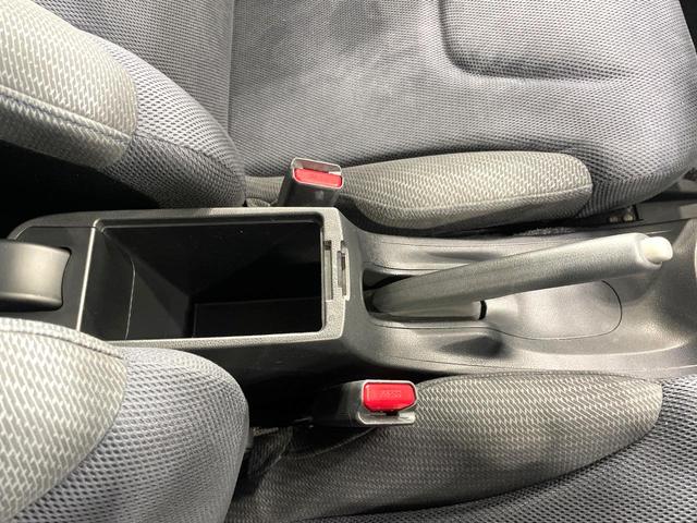 フィットハイブリッド スマートセレクション 純正ナビ バックカメラ ビルトインETC クルーズコントロール スマートキー オートエアコン 横滑り防止装置 電動格納ミラー ステアリングスイッチ シートリフター アームレスト 地デジ CD・DVD(35枚目)