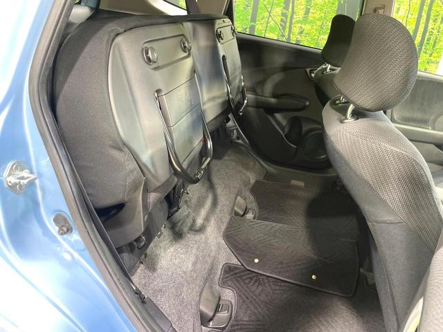 フィットハイブリッド スマートセレクション 純正ナビ バックカメラ ビルトインETC クルーズコントロール スマートキー オートエアコン 横滑り防止装置 電動格納ミラー ステアリングスイッチ シートリフター アームレスト 地デジ CD・DVD(37枚目)