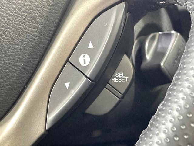 フィットハイブリッド スマートセレクション 純正ナビ バックカメラ ビルトインETC クルーズコントロール スマートキー オートエアコン 横滑り防止装置 電動格納ミラー ステアリングスイッチ シートリフター アームレスト 地デジ CD・DVD(45枚目)