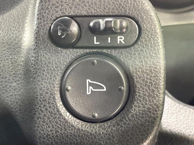 フィットハイブリッド スマートセレクション 純正ナビ バックカメラ ビルトインETC クルーズコントロール スマートキー オートエアコン 横滑り防止装置 電動格納ミラー ステアリングスイッチ シートリフター アームレスト 地デジ CD・DVD(54枚目)