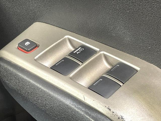 フィットハイブリッド スマートセレクション 純正ナビ バックカメラ ビルトインETC クルーズコントロール スマートキー オートエアコン 横滑り防止装置 電動格納ミラー ステアリングスイッチ シートリフター アームレスト 地デジ CD・DVD(56枚目)