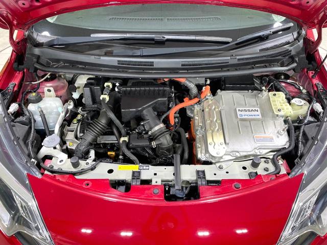 ノート e-パワー メダリスト 純正ナビ 禁煙車 衝突軽減装置 全周囲カメラ デジタルインナーミラー ETC ドラレコ ハーフレザーシート 車線逸脱警報 オートエアコン LEDヘッド オートライト 横滑防止装置 ステアリングスイッチ(18枚目)
