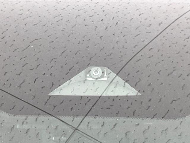 ノート Ｘ　禁煙車　プロパイロット　メーカー８型ナビ　全周囲カメラ　衝突被害軽減装置　２．０ＥＴＣ　フルセグＴＶ　シートヒーター　ドラレコ　デジタルインナーミラー　ブラインドスポットモニター　ＬＥＤヘッドライト（3枚目）